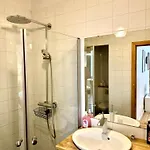 아파트 Downtown Townhouse!