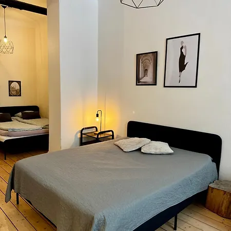 Daire Downtown Townhouse! *